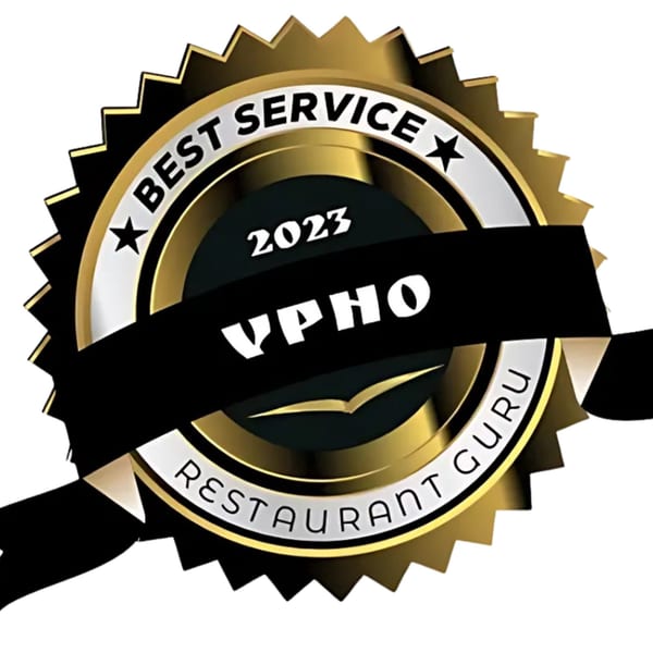 Gold and black 'Best Service 2023' award for vPho from Restaurant Guru.
